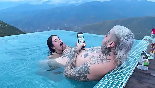Tinder Date Ends in Outdoor Sex with Chicamocha Cannon in the Background