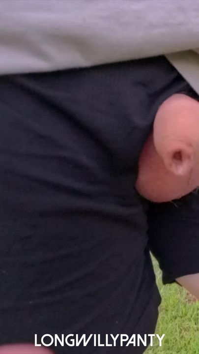 业余的未割包皮鸡巴在公共场合