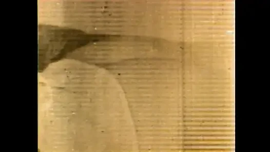 Молодых шлюшек и милф-жен трахнули и камшот в рот большими винтажными членами (фильм целиком)