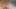 赤毛の女性が輝くピンクのドレスとヒールを履き、アナルと口で射精を受ける
