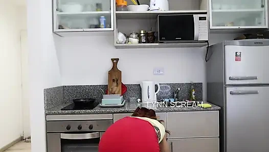 Den besten freund meines freundes in der küche gefickt, während er im zimmer war!