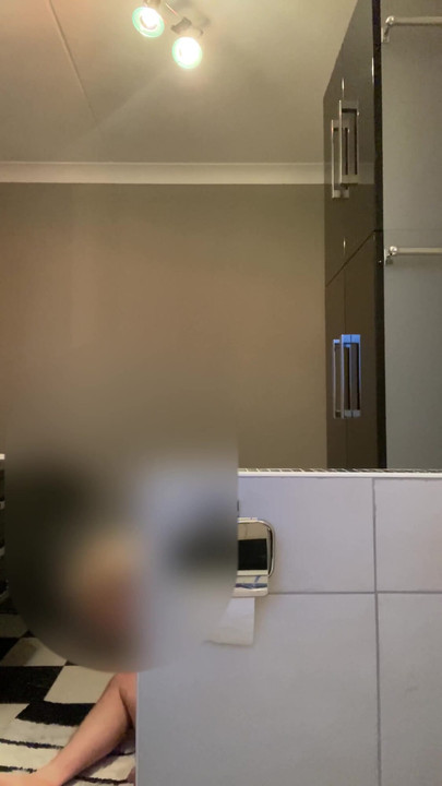 Emotivni trenutak iz "Izbijanja neočekivanog orgazma iz moje lijeve lopte - SelfBBenthusiast"