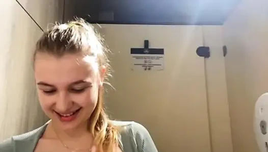 Extreme doppelpenetration im fitnessstudio mit jucielussie