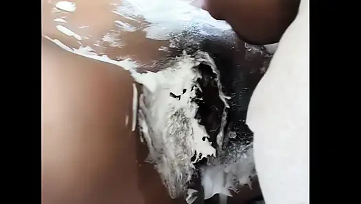 Bütün gece tutkulu sikişiyor