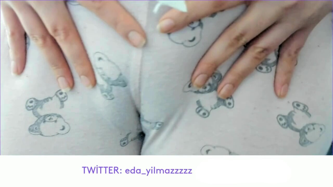 CAMELTOE- MASTURBATE WITH PAJAMA- RUBBING PUSSY WITH PAJAMA