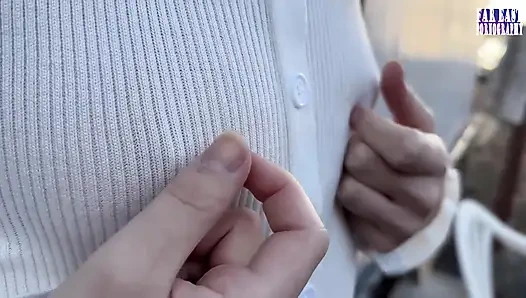 Nackte nüppel spazieren, wo überfüllte augen einen heißen, engen gipfel auf ihre frechen tipps machen, phase.3