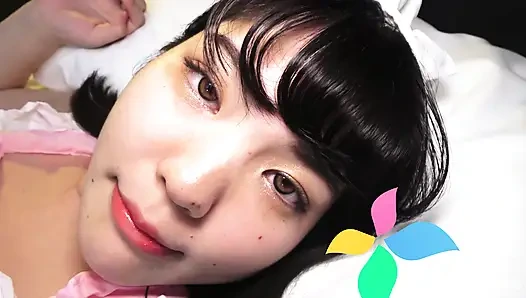 Ryo izumi lagi asik pamer tubuh aduhainya sambil pamer tubuh aduhainya sambil nyepong kontol