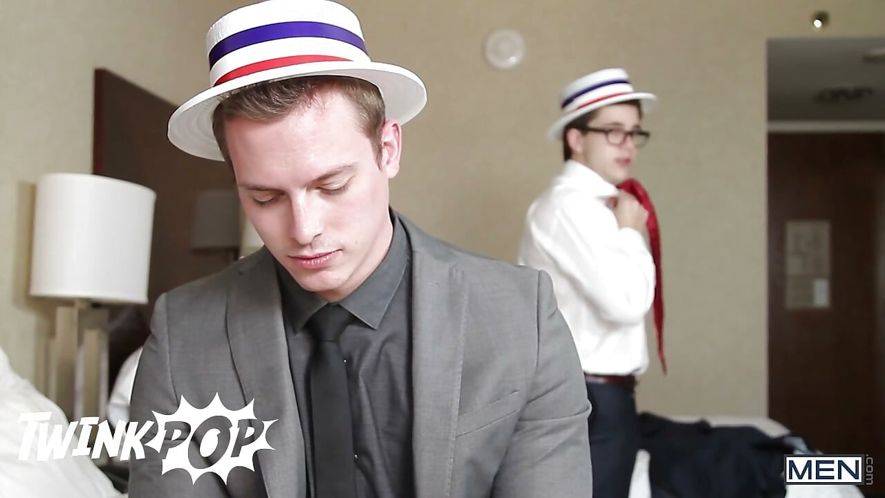 TWINKPOP - Tinerii republicani Will Braun și Tommy Regan Descoperă o Întorsătură Naughty în Călătoria Lor cu Mașina
