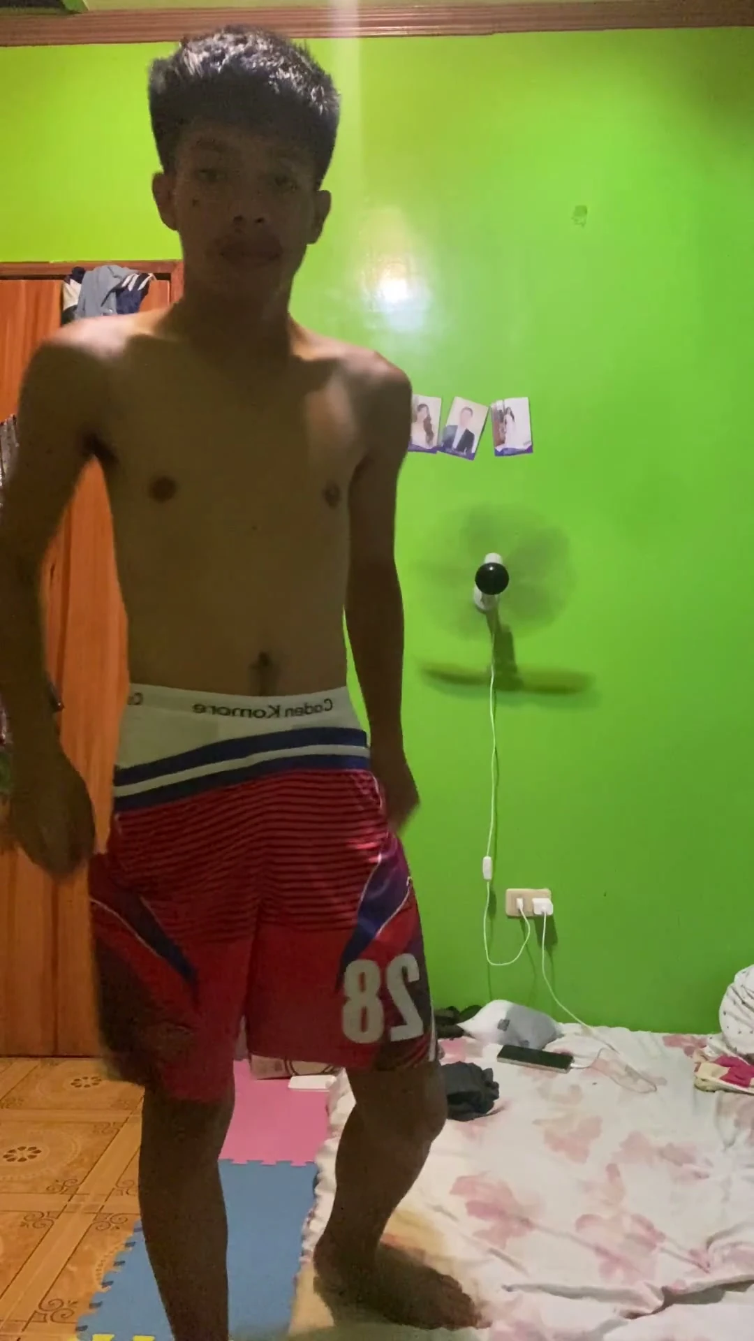 Jameson adalı oğlan tek başına - Filipinli twink mastürbasyonu