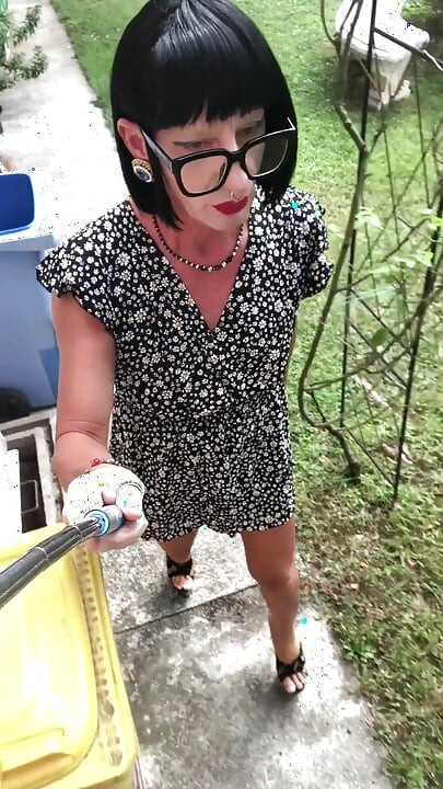 Wanderin' in the Garden Like a Bitch