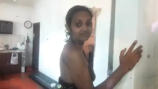 Stiefmutter lutscht an partykleid