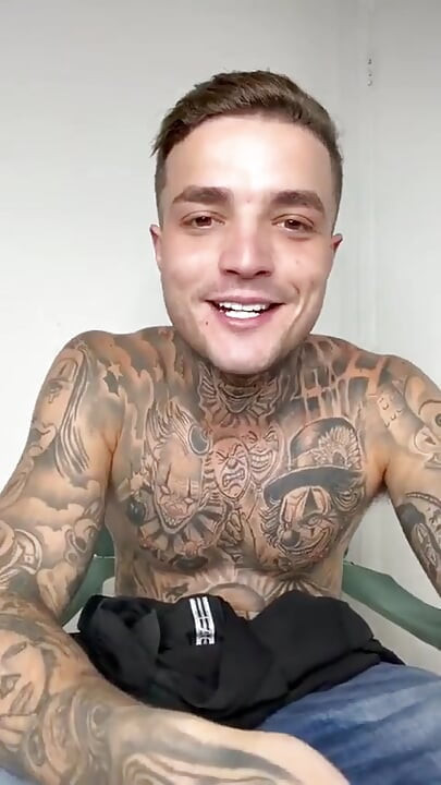 Dando Uma Relaxa Tranquila Em Casa