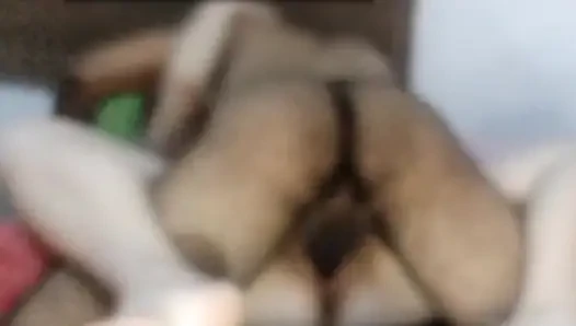Bir kocayı arkadaşını alıp gavat yapmak için kullanıyor