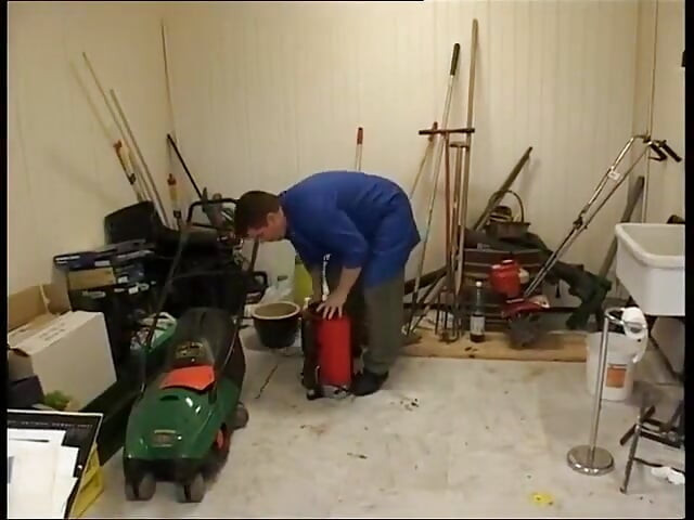 Blondin blir knullad och övervakad av brunetten