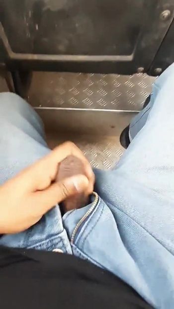 Si masturba in autobus .. andare a delhi ... public choti lulli vale