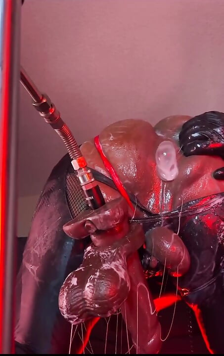 Intense Creamy Fuck on the Butt Machine - Gaping and Farting Bubbles