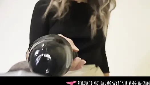 Vends-ta-culotte - Junge französische domina lehrt dich, wie man einen großen schwarzen dildo in mund und arsch nimmt