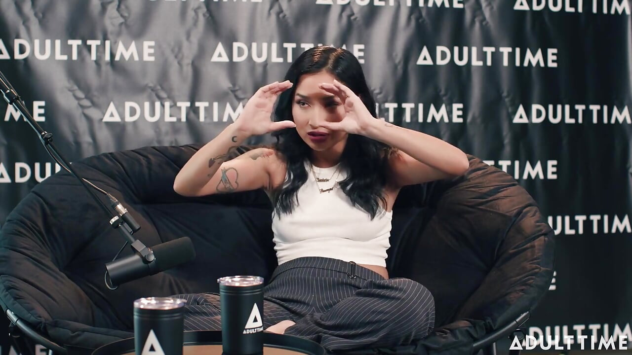 Avery Black Dry Humping, True Crime, & Directing VR Corn | the Adult Time Podcast