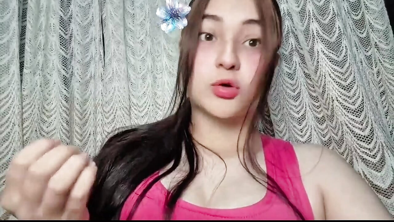 Actriz porno se masturba y se toca sus grandes tetas
