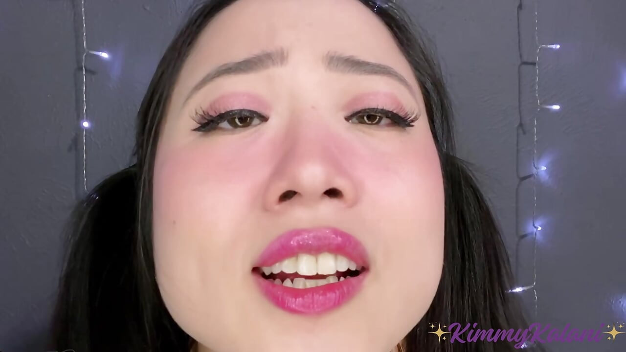Z bliska szarpnij zachętę na jej ślicznej azjatyckiej twarzy -ASMR JOI