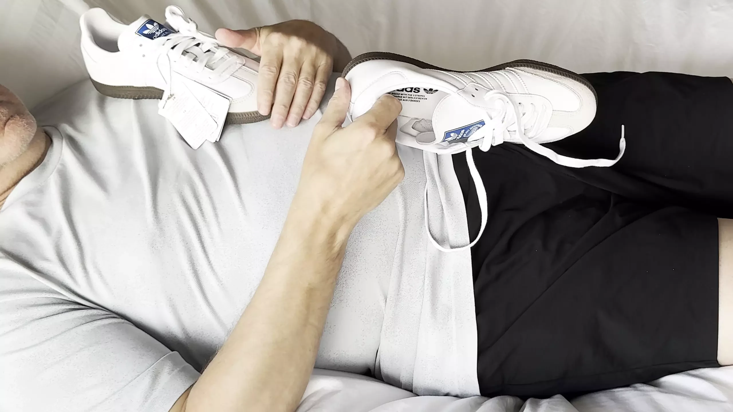 De sexy adidas-samba uitpakken