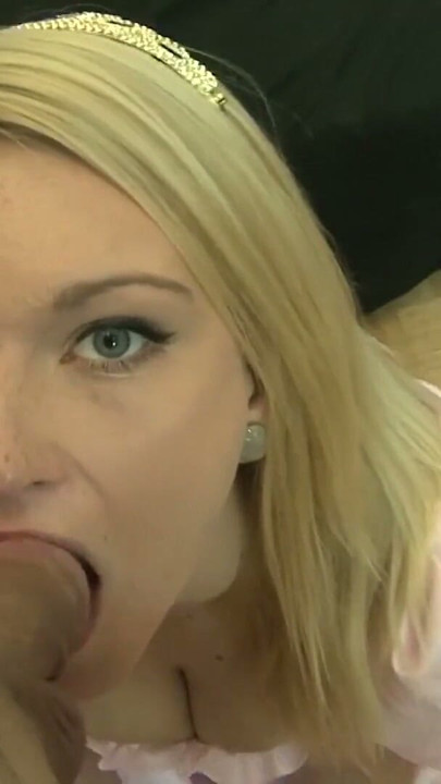 Prinzessin laesst sich die Fotze stopfen | Clip 1