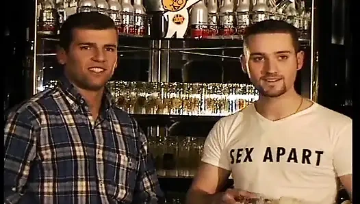 Nymphomanin aus frankreich wurde in der bar geritten