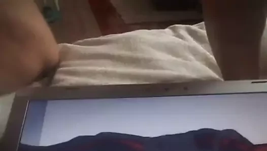Cumshot üzerinde ari sıcak vücut