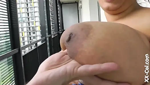 Gut bestückte europäische Amanda torres genießt nippel lecken und lutschen im amateur-video