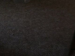 Une tapette jouit dans une casserole vêtue de vêtements de poule mouillée, chatte boi xx