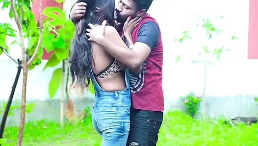 Chacha ki sauteli beti ko park me bulake chudai kiya