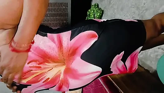 Я трахаю рот моей индийской бхабхи и камшот в рот вся сперма, грубая экстремальная глубокая глотка траха в рот, видео траха возбужденной Неха бхабхи с H