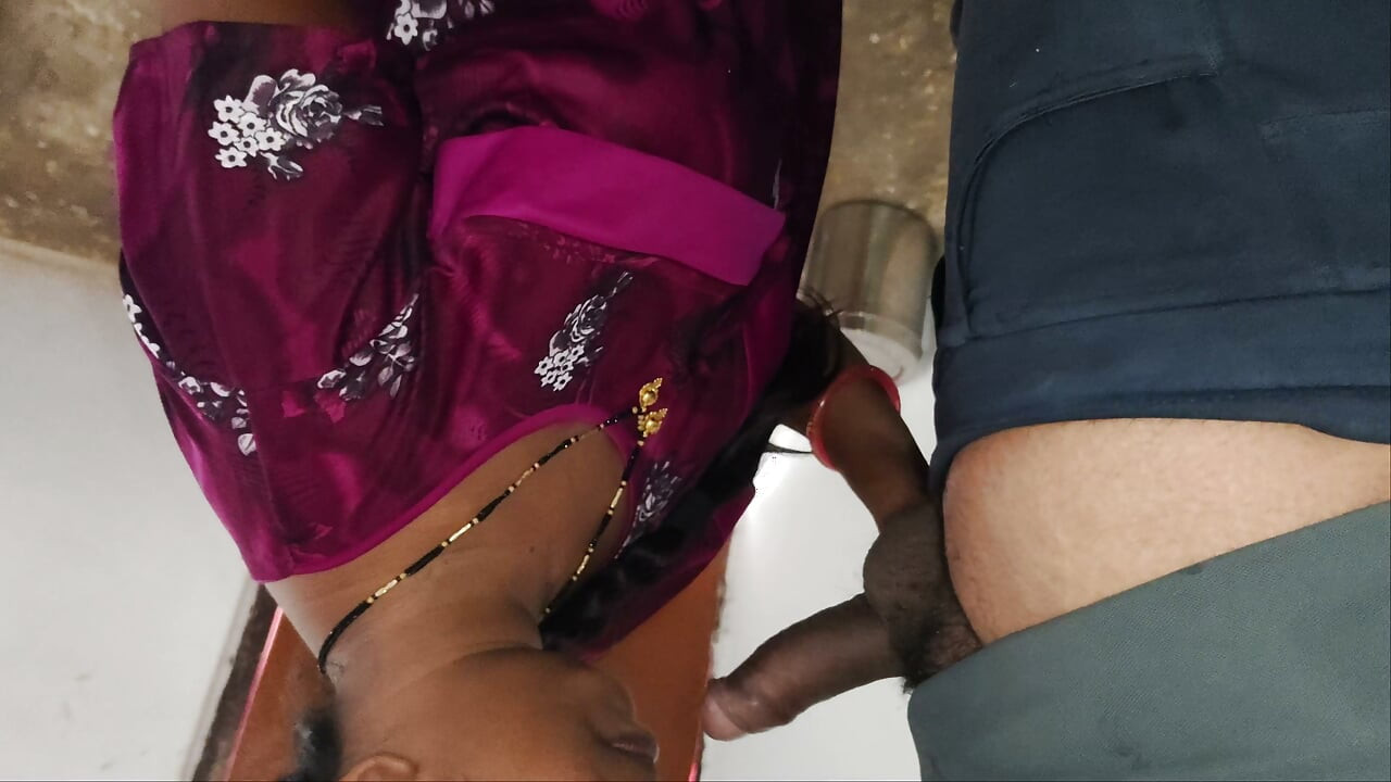 Desi village bhabhi sucking village old man Lund - blowjob desi hot videos Hindi.
