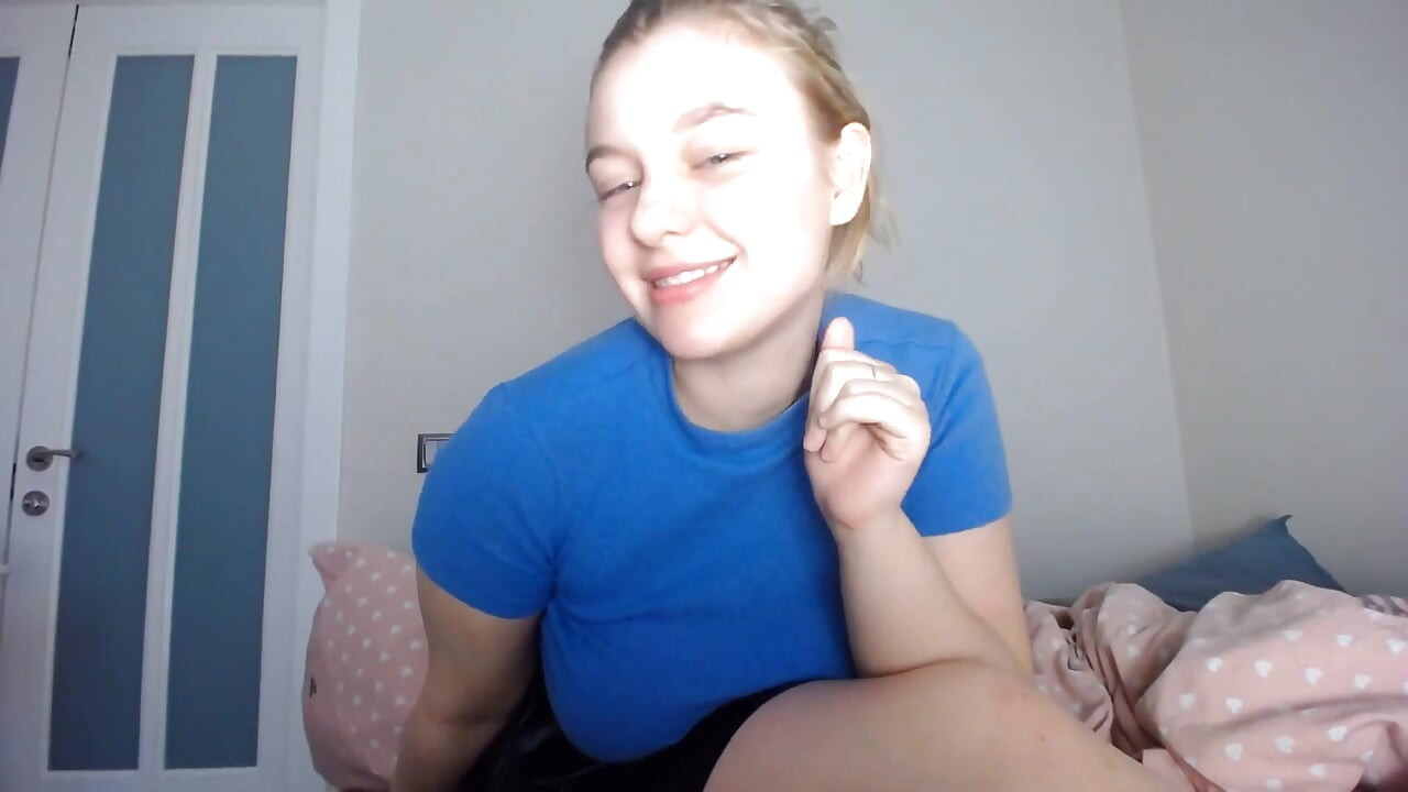 Teen Girls Slap Her Face and Big Tits