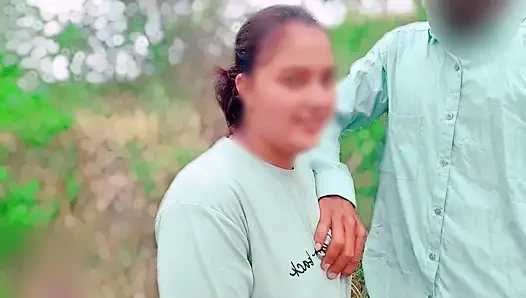 Hintli ateşli mülk satıcısı arazi satın almak için ormana gidiyor, ancak Medam büyük yarak için çok korkunç ve arazi sahipleri tarafından sikişiyor
