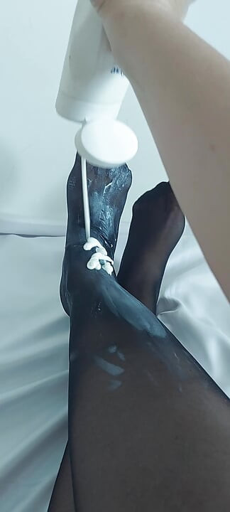 BLACK PANTYHOSE WITH LOTS OF COSMETICS