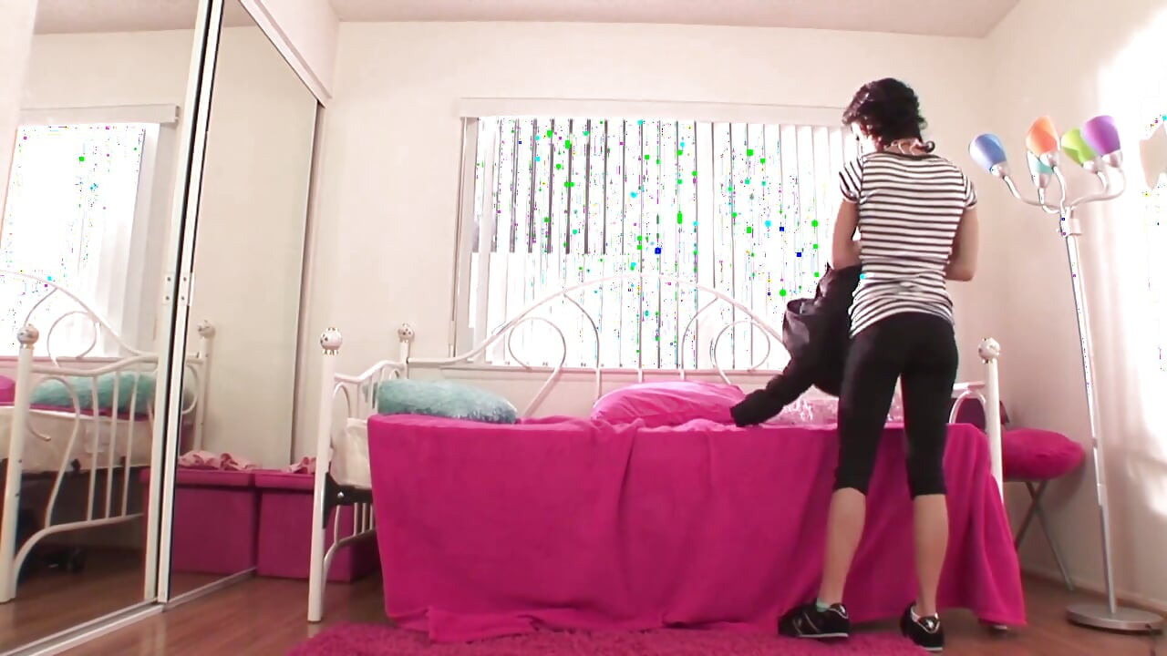 Lee stone ngentot memeknya yang ditindik