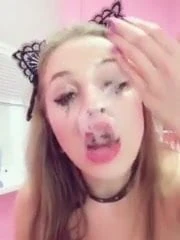 Spiting Model Queen with Shinny Dildo