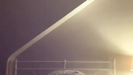 Aku diam-diam nonton ibu tiriku buka baju dan dia nggak pernah mengerang seperti sebelumnya