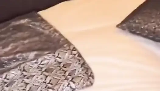 Satu Rencana Berubah Menjadi Tiga Sebagai Janji Mengarah ke Malam Pertama yang Tak Terduga