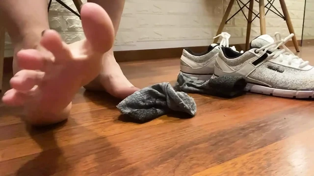 OutDoor Dirty Shoes Feet Smelling