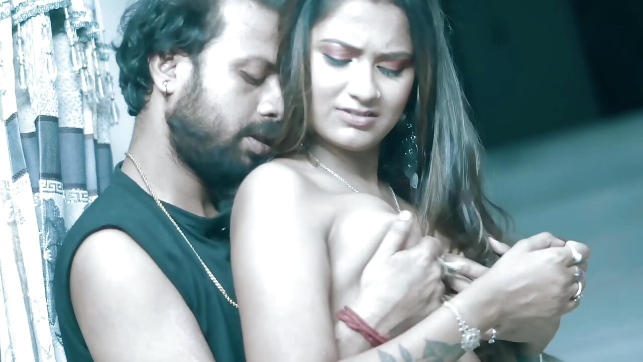 Sudipa ko akele me dekh kar chhinar dever ne jabbar dasti pel diya