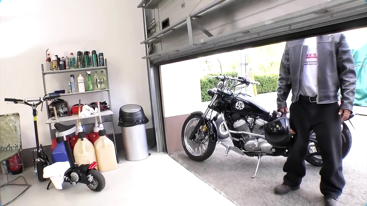 丰满女郎狂野户外3P性爱