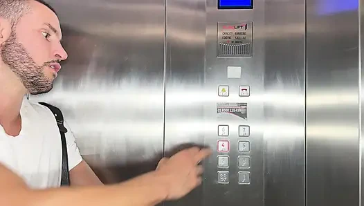 Колумбийская бомба Daniela Andrea соблазняет мускулистого друга Duncant Saint в бурной домашней секс-сессии