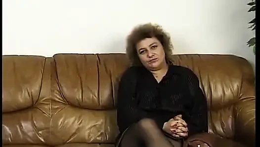 Kıllı olgun oyuncu seçmelerinde adamın penisini boşaltıyor
