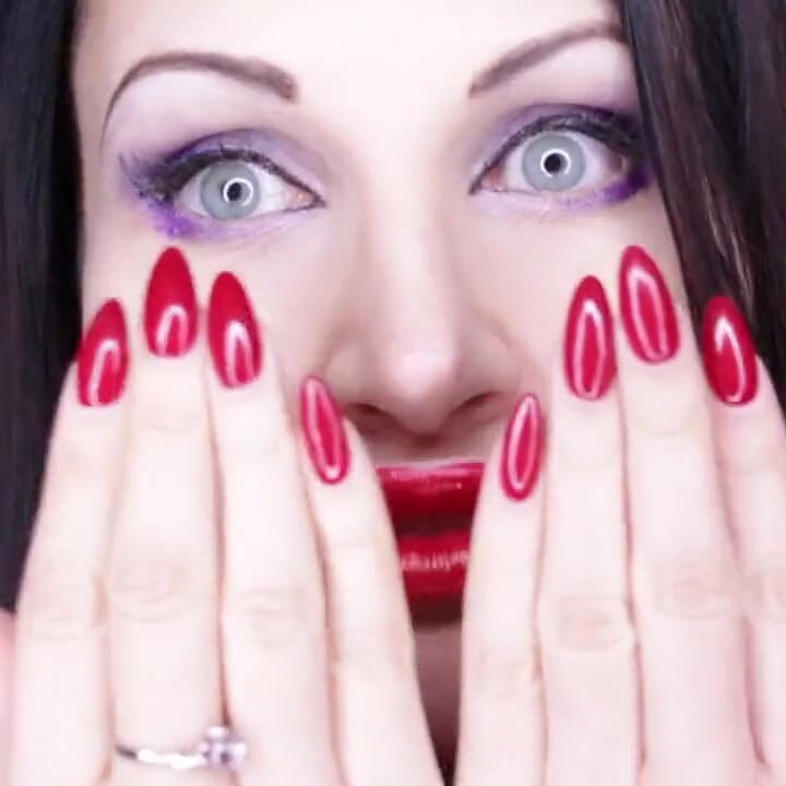 Mesmerizing red nails