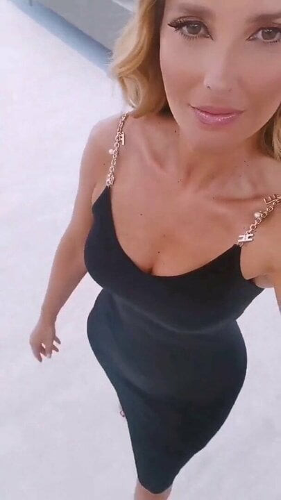 Cristina Ferreira sexy de vestido