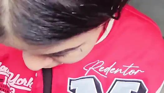 Моя соседка накачивает мое молоко на парковке