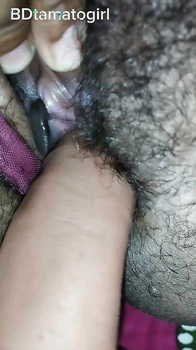 Awek Bangladesh Berkongkek buatan sendiri dengan dildo jari dan seks pasangan