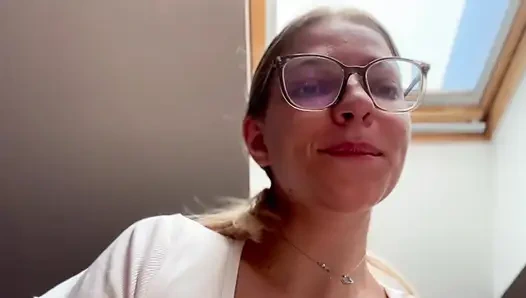 Удары по яйцам, ASMR - шептание - женское доминирование